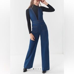 UO Eleanor plunging denim jumpsuit size 0